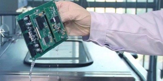 線路板專用清（qīng）洗劑（jì）對焊（hàn）接殘（cán）留物清洗的意義