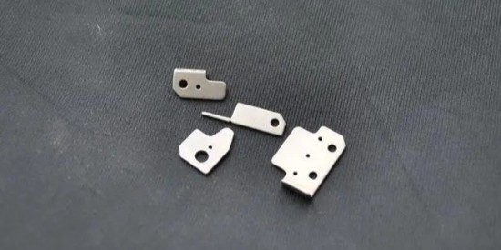 金（jīn）屬表麵除油清洗（xǐ）劑（jì）在（zài）工業零（líng）部（bù）件製造中的應用