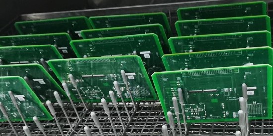 選擇合（hé）適（shì）的（de）焊膏清洗劑（jì）去（qù）除焊錫膏殘留效果更（gèng）好哦