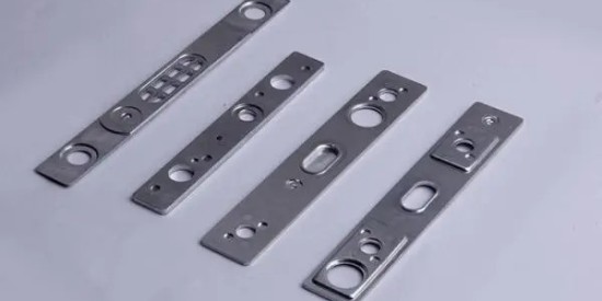 新能源汽車行業（yè）不可或缺的（de）電池蓋板除油清洗劑