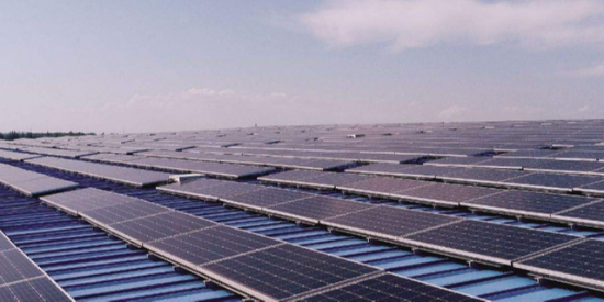 如何利用太陽能光伏清洗劑（jì）提高電（diàn）池板的壽命和發電效率（lǜ）